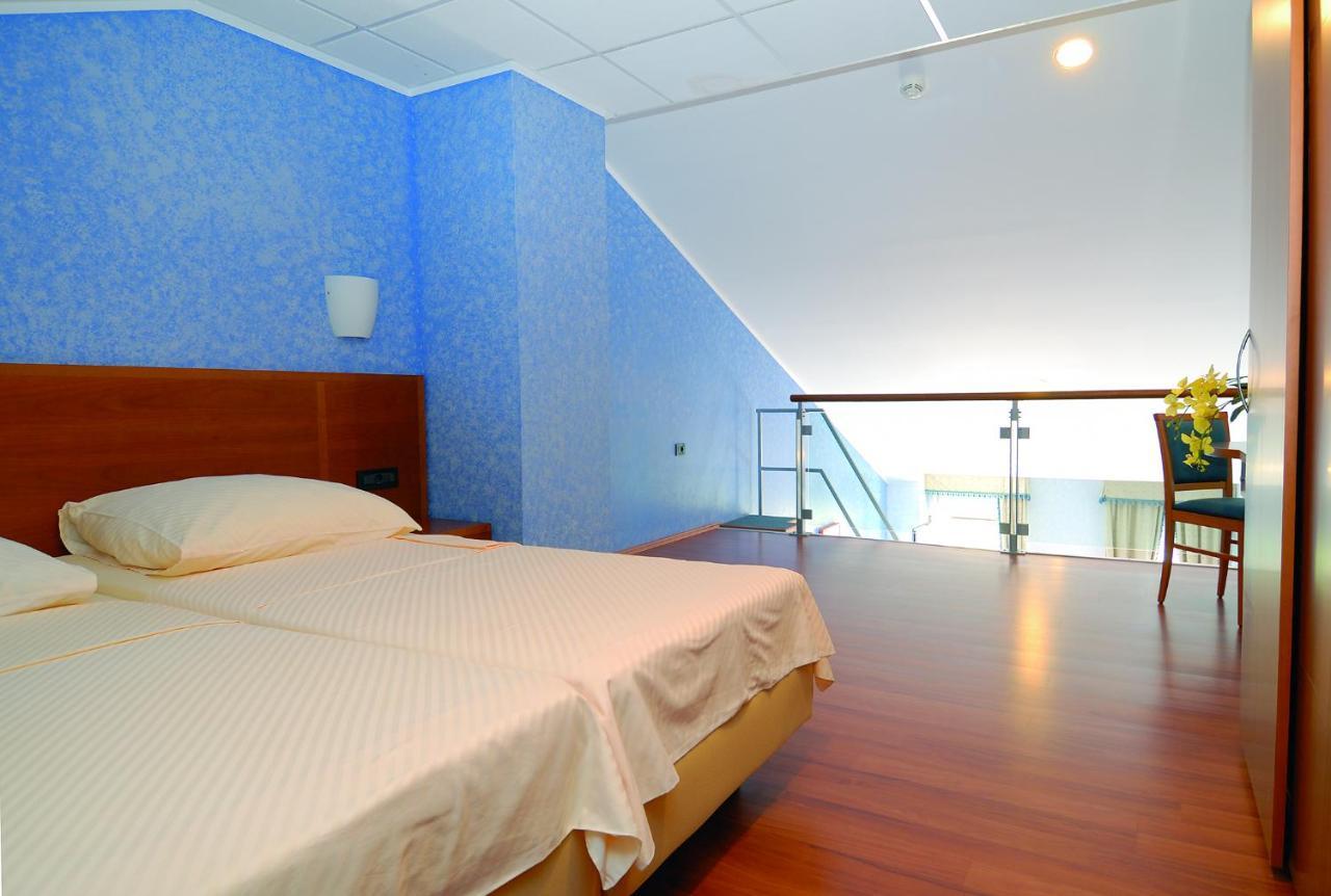 Hotel Zlatni Lav Martinscica  Ngoại thất bức ảnh
