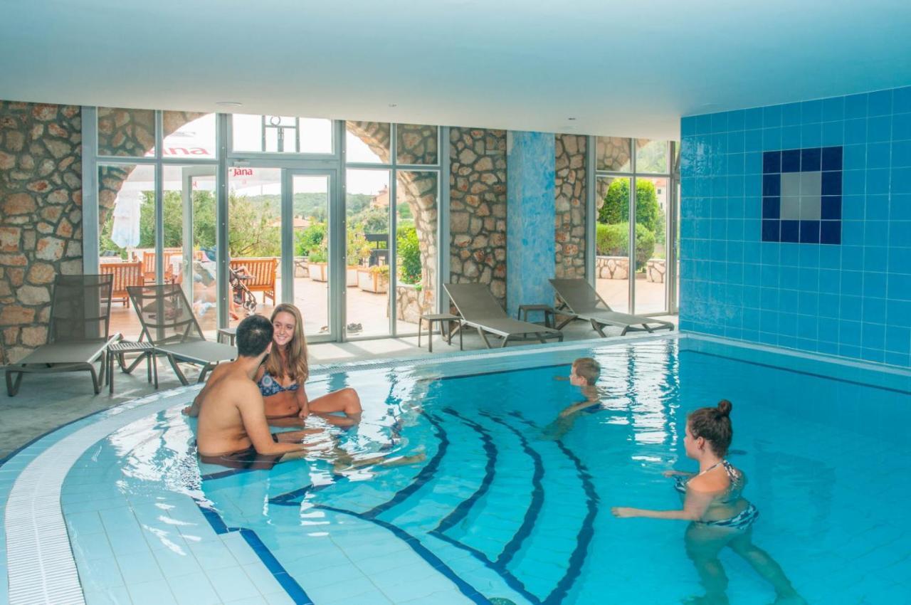 Hotel Zlatni Lav Martinscica  Ngoại thất bức ảnh