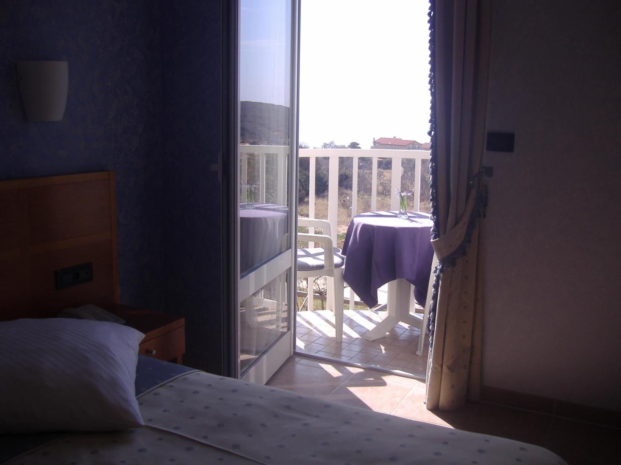 Hotel Zlatni Lav Martinscica  Ngoại thất bức ảnh