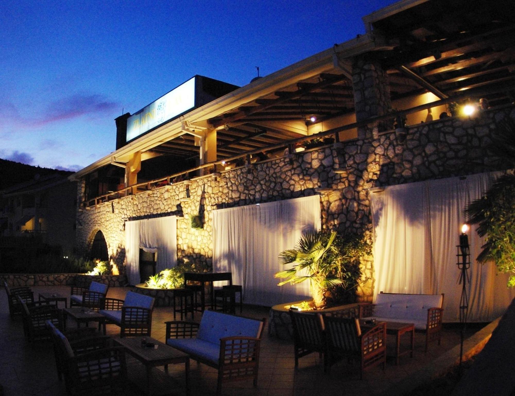Hotel Zlatni Lav Martinscica  Ngoại thất bức ảnh