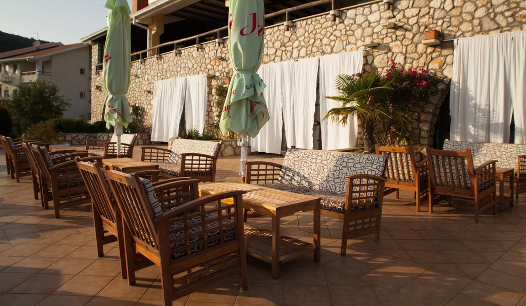 Hotel Zlatni Lav Martinscica  Ngoại thất bức ảnh