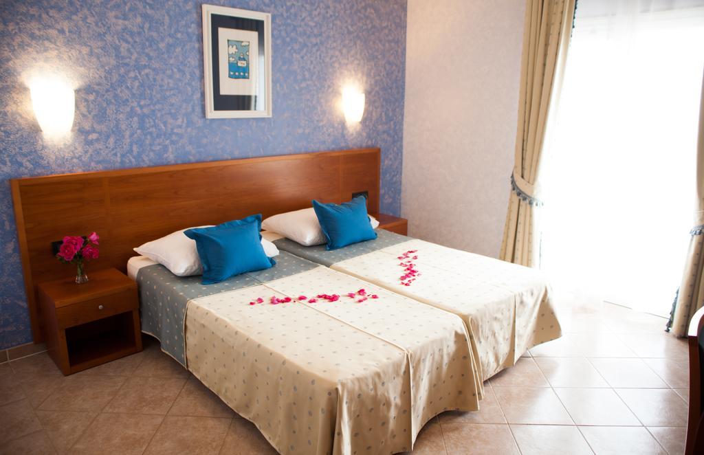 Hotel Zlatni Lav Martinscica  Ngoại thất bức ảnh