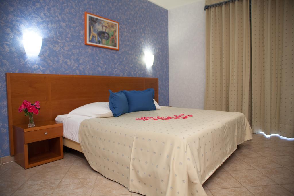 Hotel Zlatni Lav Martinscica  Ngoại thất bức ảnh
