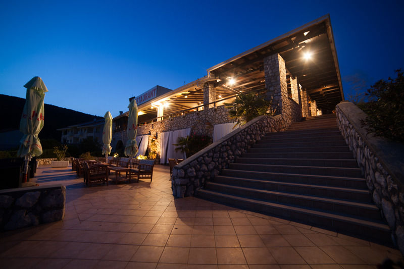Hotel Zlatni Lav Martinscica  Ngoại thất bức ảnh