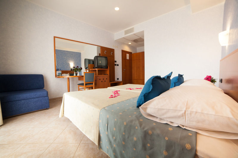 Hotel Zlatni Lav Martinscica  Ngoại thất bức ảnh
