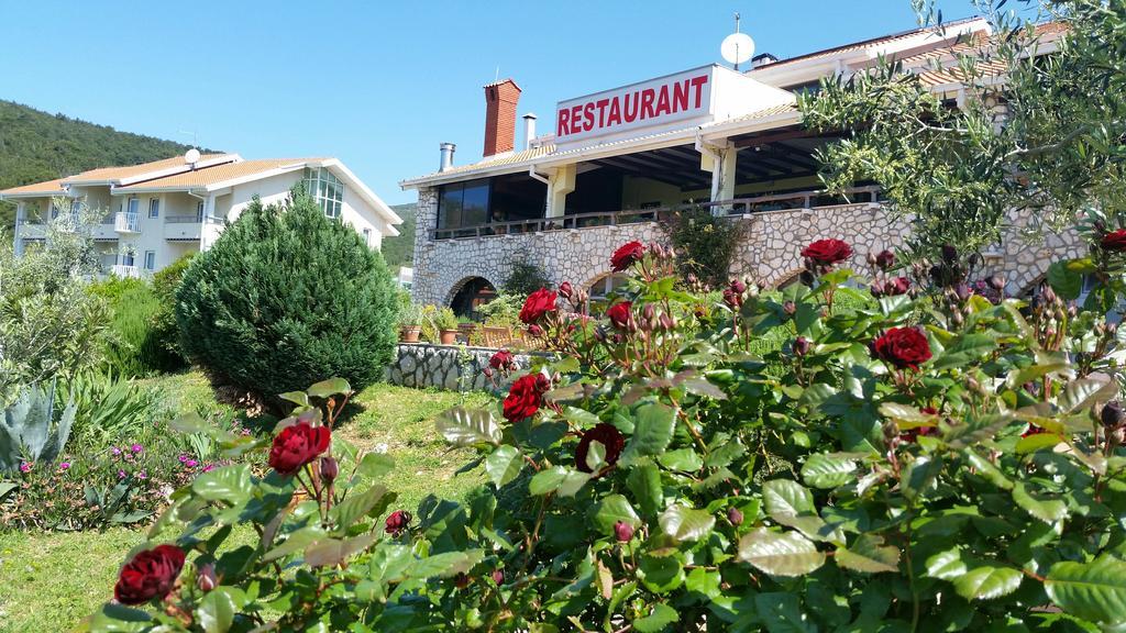 Hotel Zlatni Lav Martinscica  Ngoại thất bức ảnh