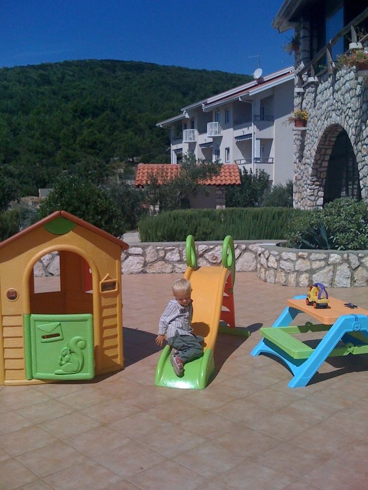 Hotel Zlatni Lav Martinscica  Ngoại thất bức ảnh