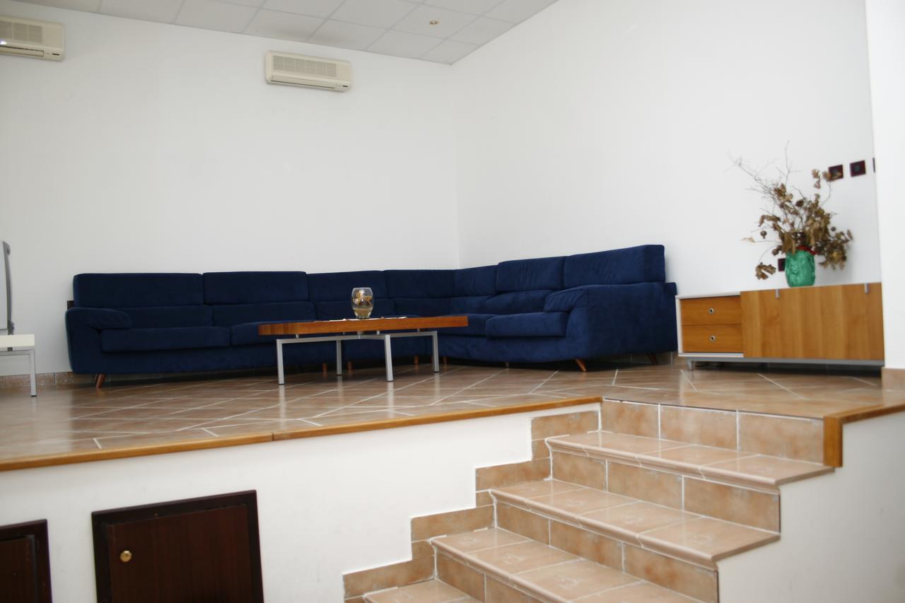 Hotel Zlatni Lav Martinscica  Ngoại thất bức ảnh