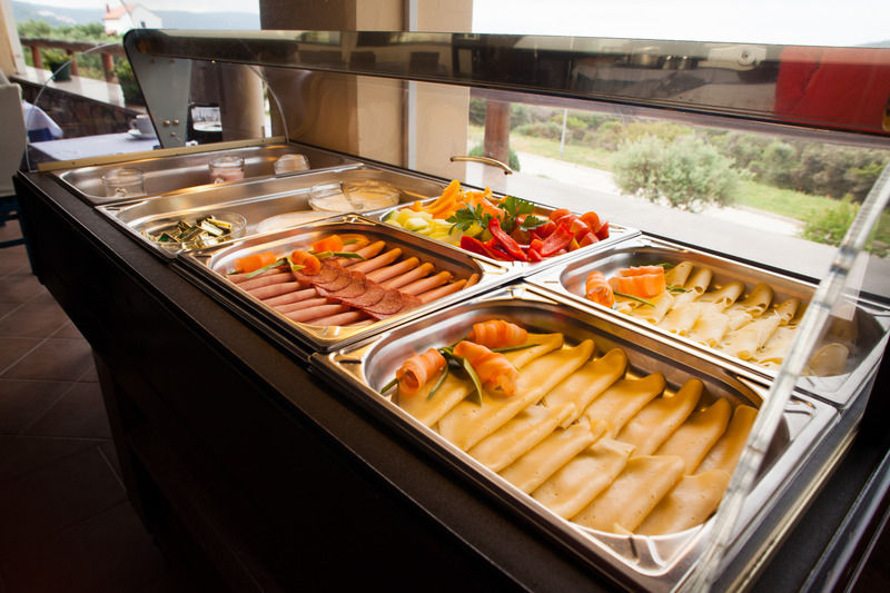 Hotel Zlatni Lav Martinscica  Ngoại thất bức ảnh