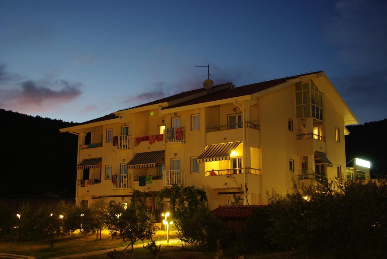 Hotel Zlatni Lav Martinscica  Ngoại thất bức ảnh