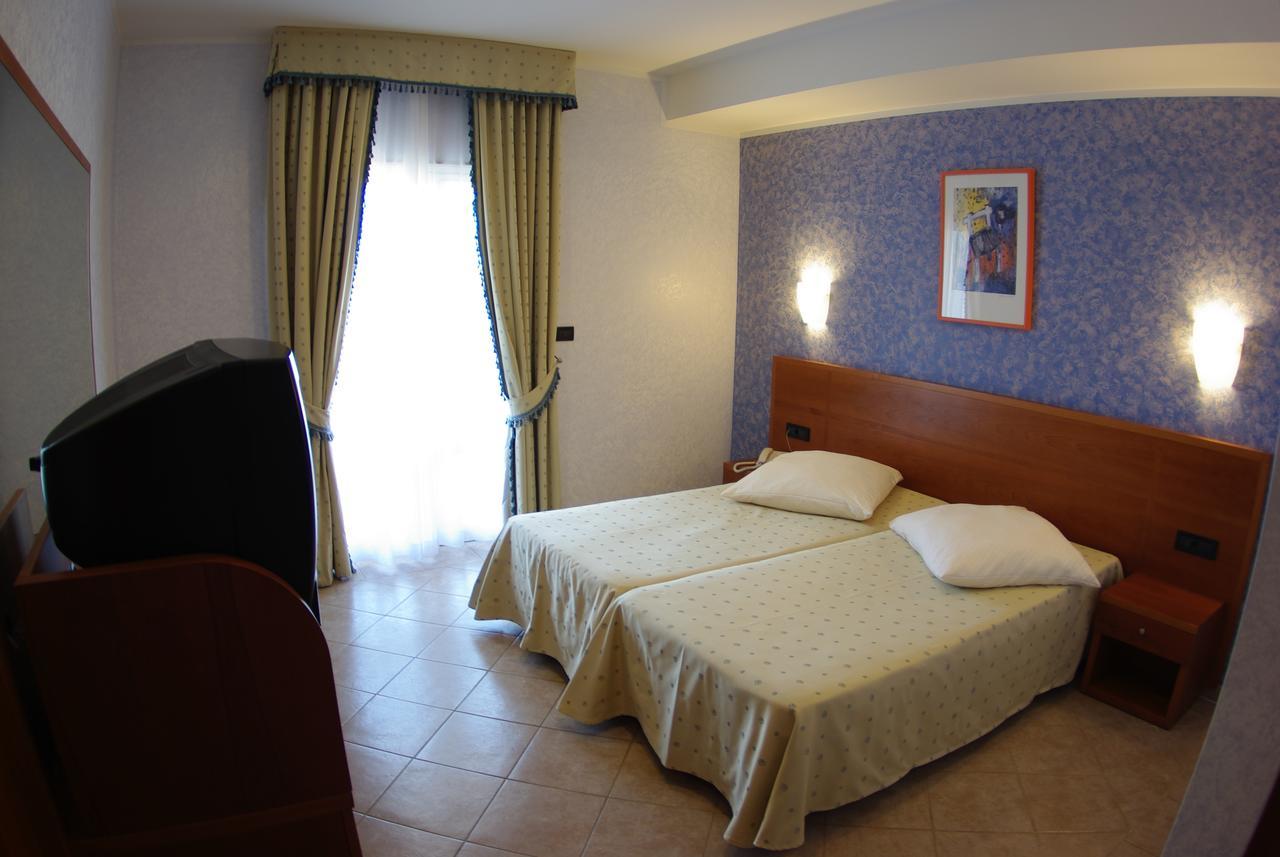 Hotel Zlatni Lav Martinscica  Ngoại thất bức ảnh