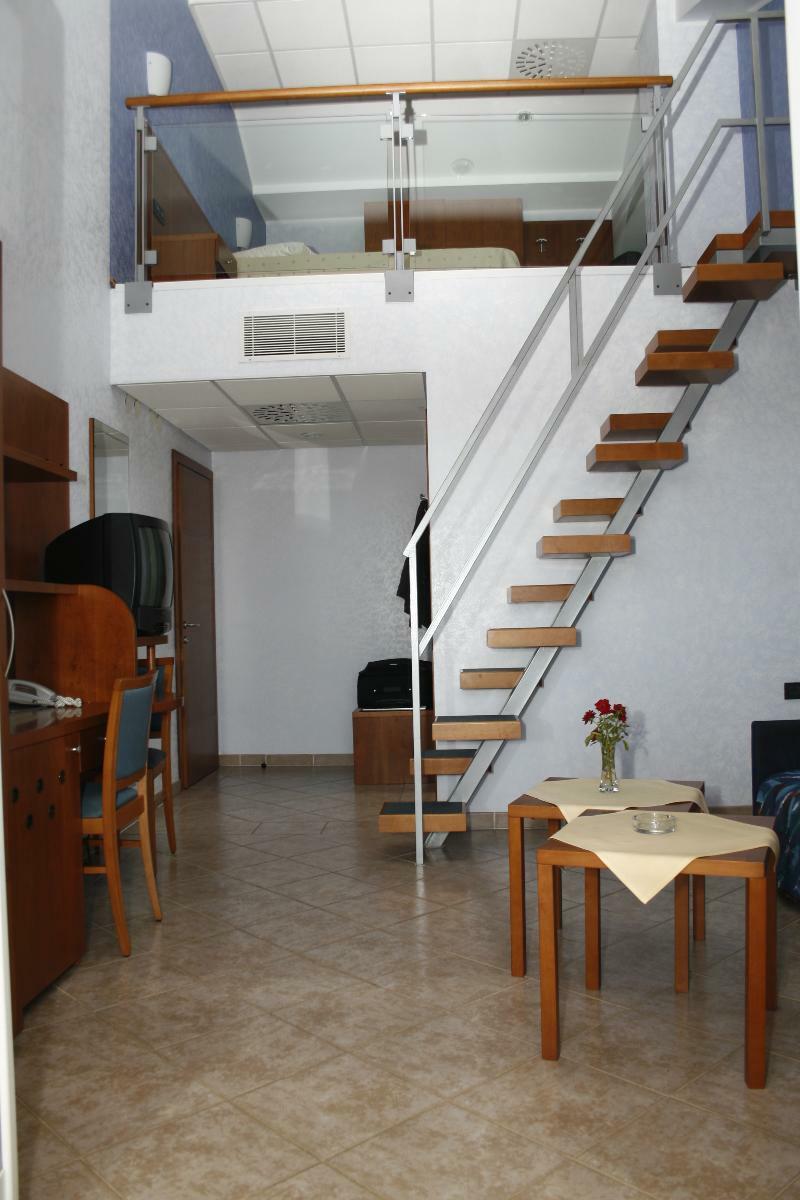 Hotel Zlatni Lav Martinscica  Ngoại thất bức ảnh